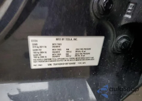 2024 Tesla Model Y z USA, uszkodzony, nr VIN 7SAYGDED1RF164490